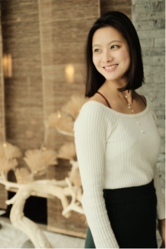 图片包含 人员, 室内, 服装, 建筑物描述已自动生成