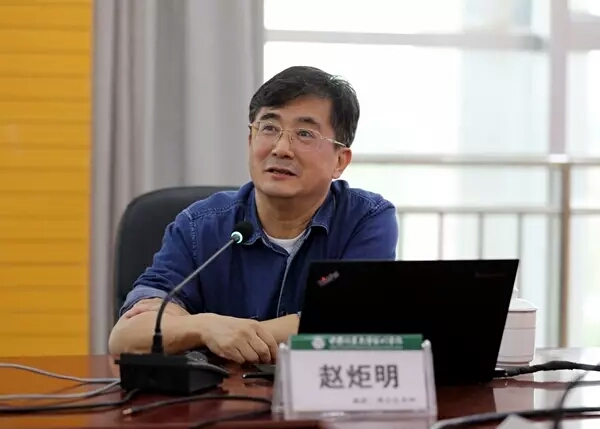 图片包含 笔记本电脑, 室内, 计算机, 窗户描述已自动生成